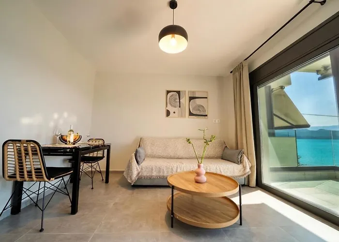 Poseidon Sea View - Ocean, River Apartament