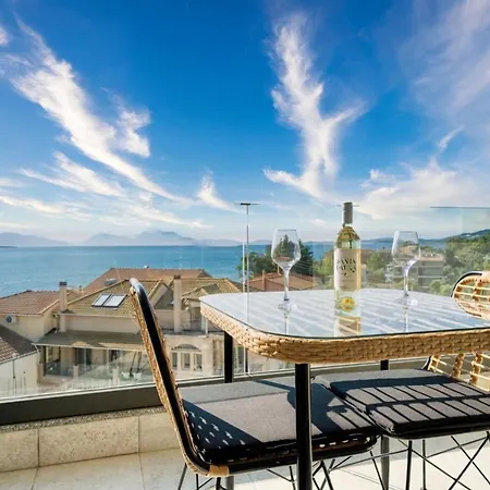 Poseidon Sea View - Ocean, River Apartamento *